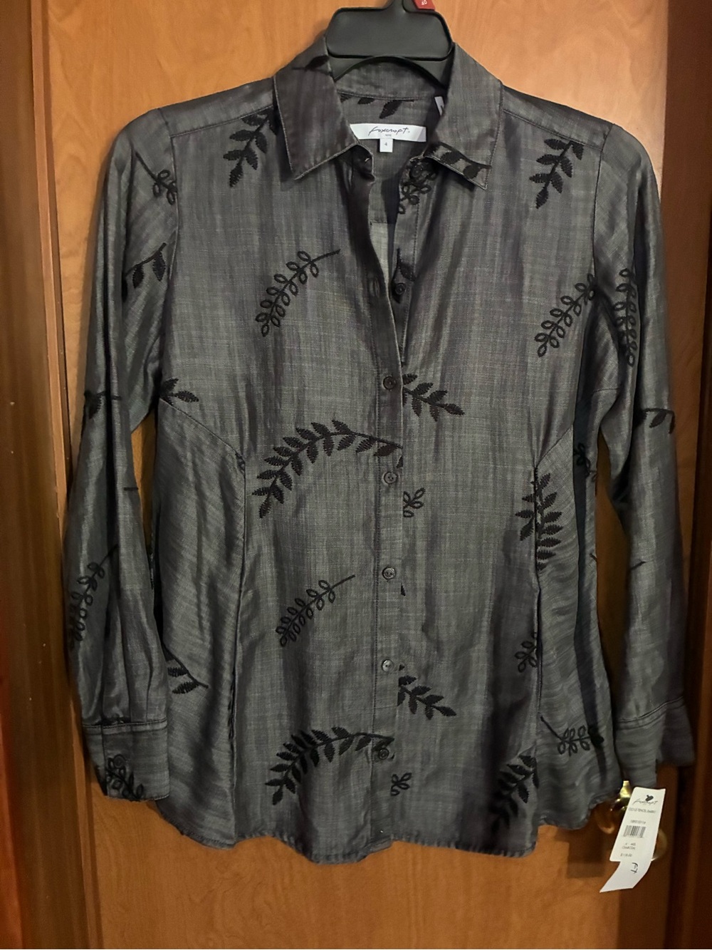 Foxcroft NWT Gray Button-Down Shirt with Black Leaf Embroidery Size 4